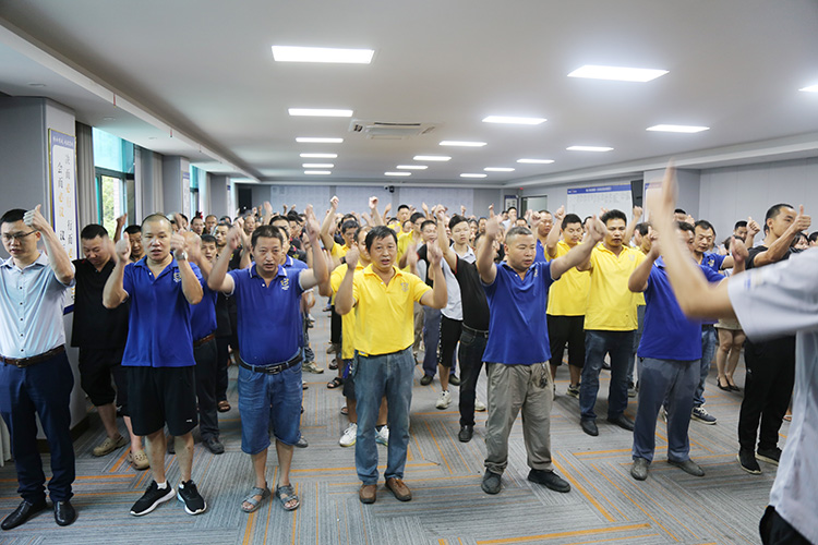 羞羞视频SSS8月全厂动员大会召开