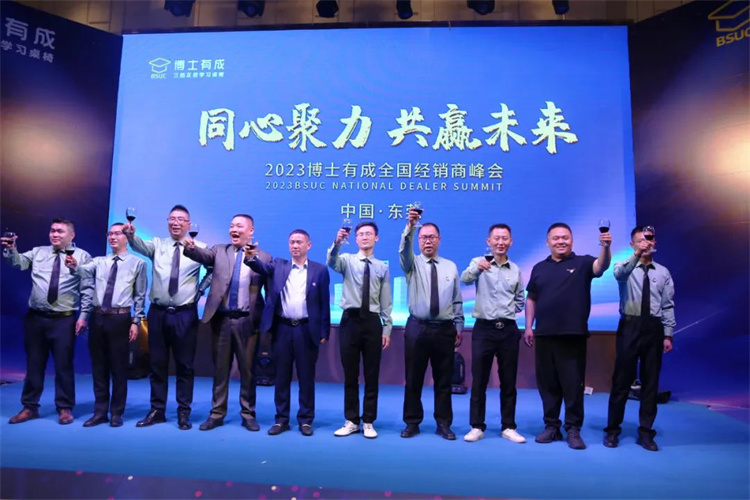 羞羞视频SSS董事长携企业高管敬酒